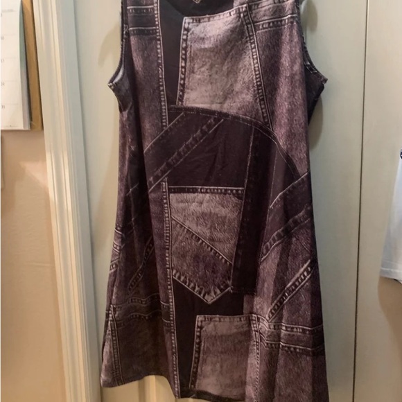 New! Women Sleeveless Vibrant Allover Print Tank Dress. Relaxed Fit, Crew Neck. - Picture 4 of 10